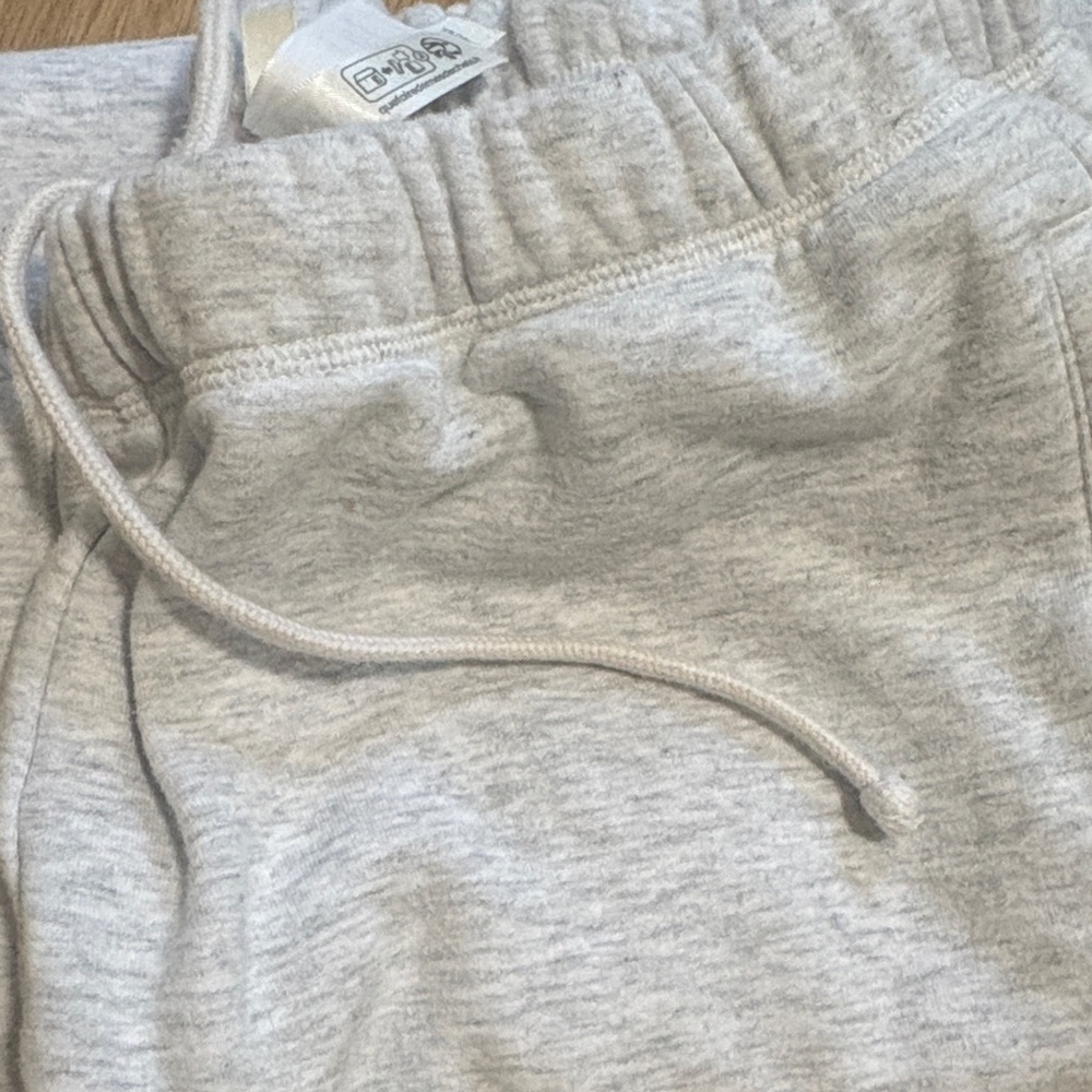 SKIMS Light Gray Sweatpants medium - Picture 6 of 6